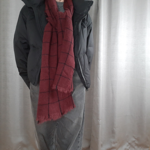 Italian vintage fringe scarf. - Picture 5 of 6